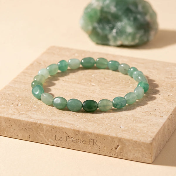 Bracelet porte-bonheur en aventurine verte, pierres roulées naturelles sur travertin