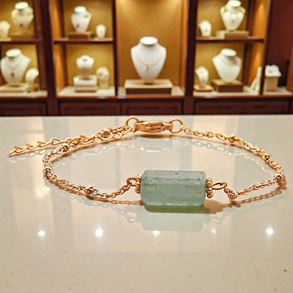 Bracelet Quartz Fuschite LINE® en pierre verte tube facettée sur chaîne dorée
