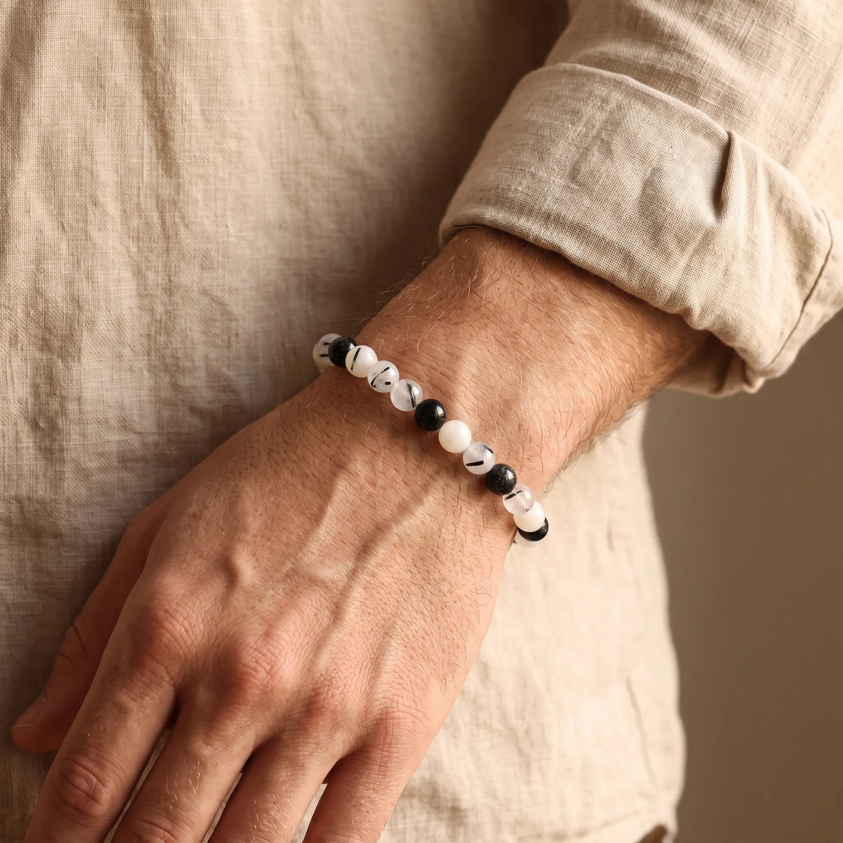 Bracelet quartz tourmaline homme en perles de 8 mm, pierre naturelle noire et blanche au poignet