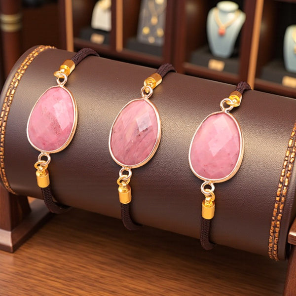 Bracelet Rhodonite ÉCLIPSE® avec pierre naturelle ovale facettée sur cordon réglable