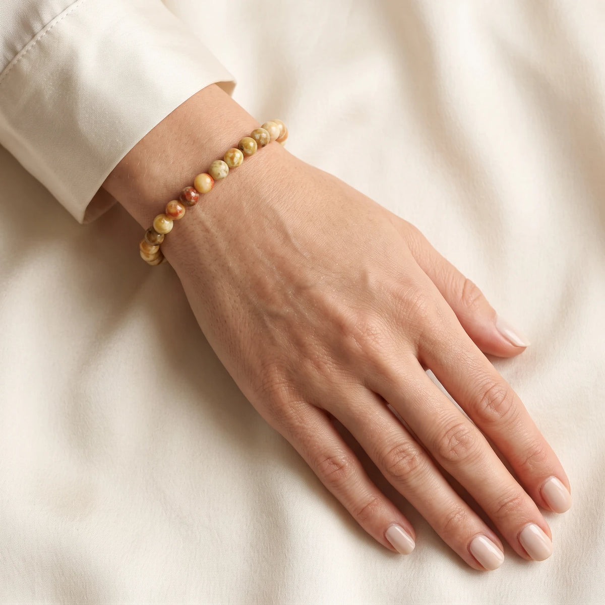 Bracelet serpentine femme en perles de 6 mm, pierre naturelle jaune lumineuse au poignet
