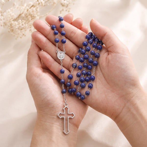 Chapelet en lapis-lazuli bleu, perles pailletées d'or et croix argentée