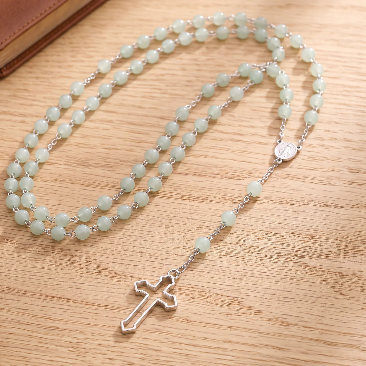 Chapelet en aventurine verte naturelle, perles vertes de 6 mm et médaille miraculeuse