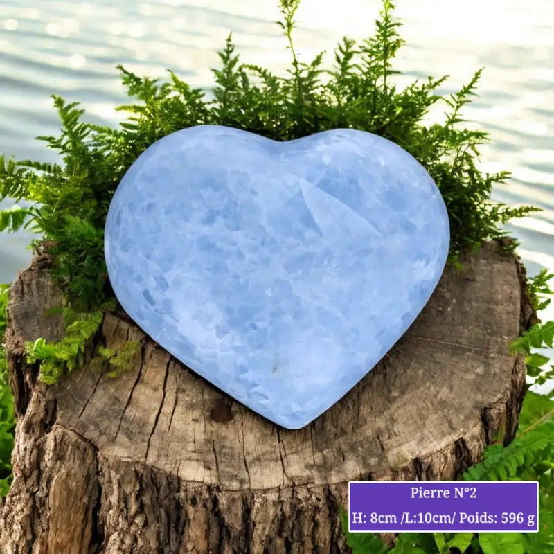 Détail du cœur en Calcite Bleue, pierre naturelle pour méditation et décoration