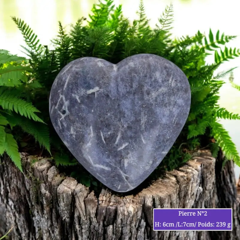 Détail du cœur en Lépidolite, pierre naturelle pour méditation et décoration