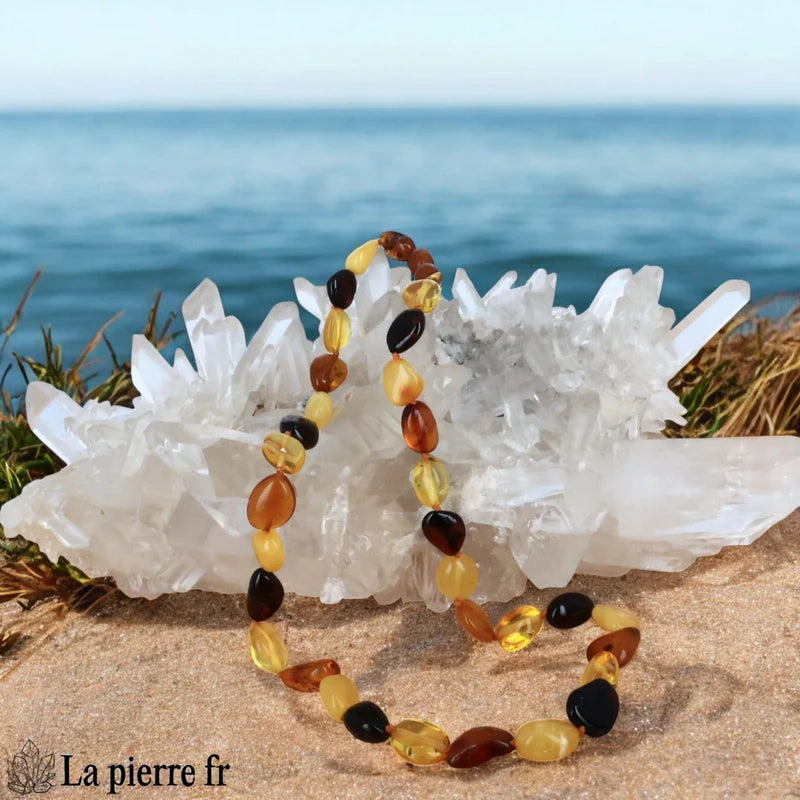 Collier de 45 cm en Ambre de la Baltique, composé de perles polies en forme d'olives de 1 à 1,5 cm.