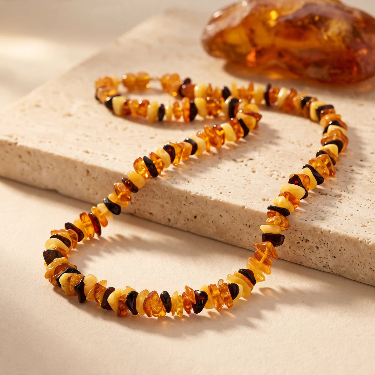 Collier Ras de Cou en Ambre Baroque Multicolore de la Baltique, 45 cm