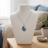 Collier Pendentif Ammonite en Nacre Naturelle Bleue