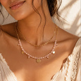 Collier Quartz Rose CALYA®, Double Rang Bohème et Médaillons Dorés