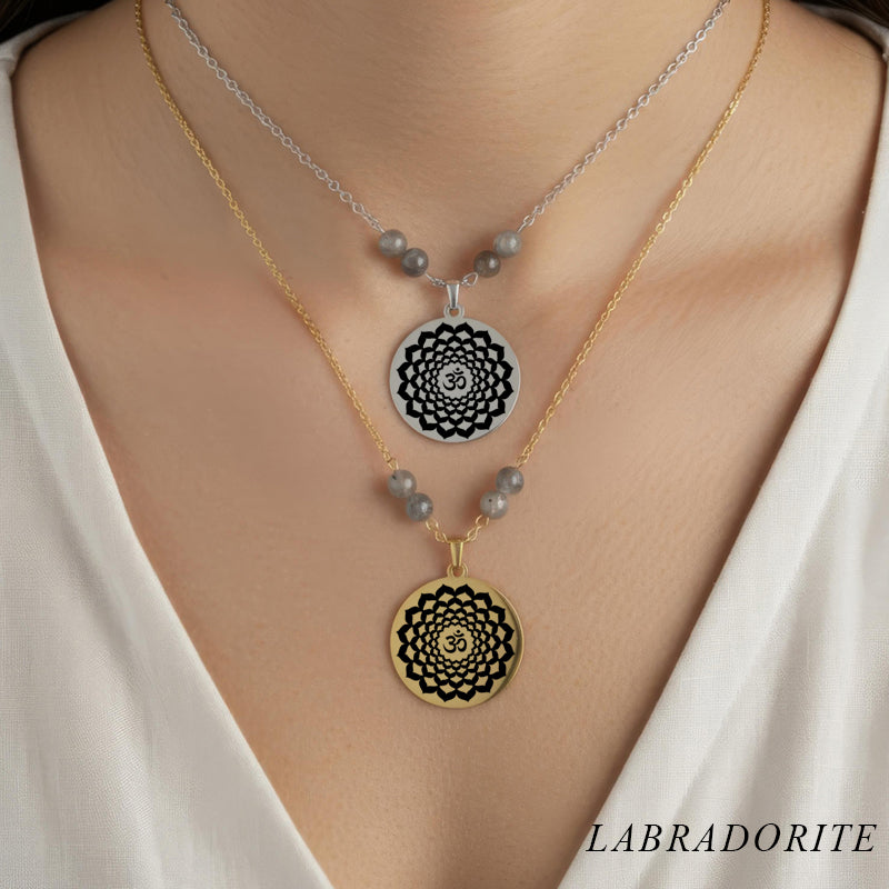 Collier Chakra Couronne Sahasrara acier inoxydable doré et argenté avec perles en labradorite élévation