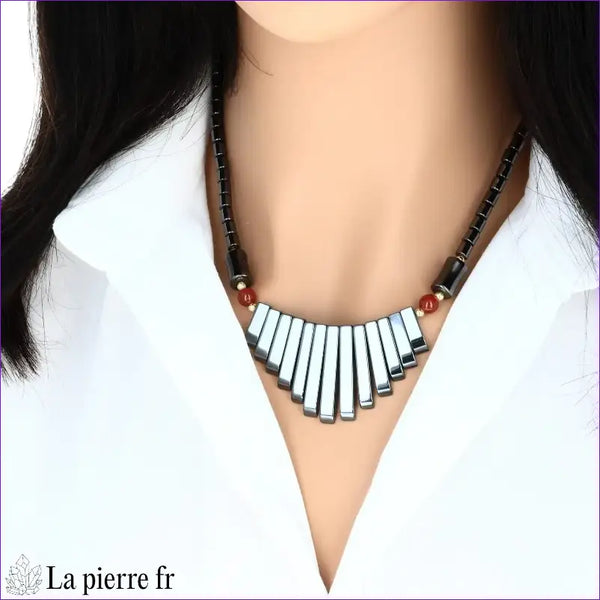 Collier Cléopâtre : perles Hématite (protection, ancrage) et Cornaline (vitalité). Bijou fait main.