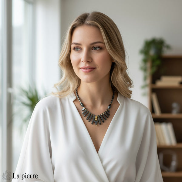 Collier Cléopâtre en hématite à bâtonnets éventail et pointe centrale, 46 cm