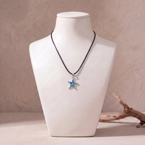 Collier étoile de mer en nacre sur cordon ciré noir, pendentif bleu en nacre d'ormeau