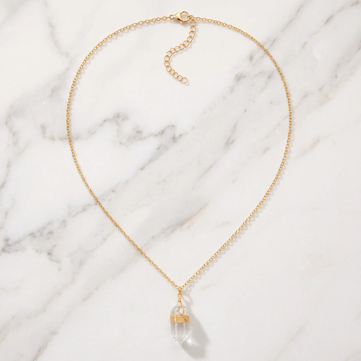 Collier cristal de roche femme sur chaîne en acier doré de 38 à 43 cm