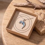 Collier Pendentif Dauphin en Nacre Naturelle Bleue