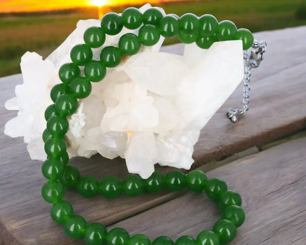 Collier en pierre naturelle de Jade Vert véritable, bijou de lithothérapie pour femme, ras de cou élégant.