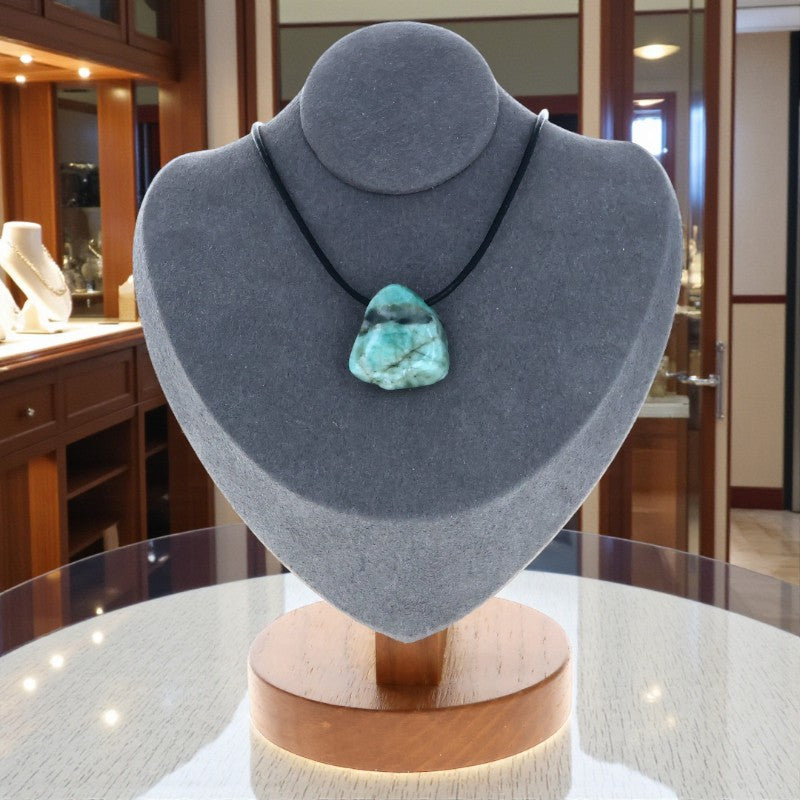 Collier en Émeraude, pierre naturelle verte polie