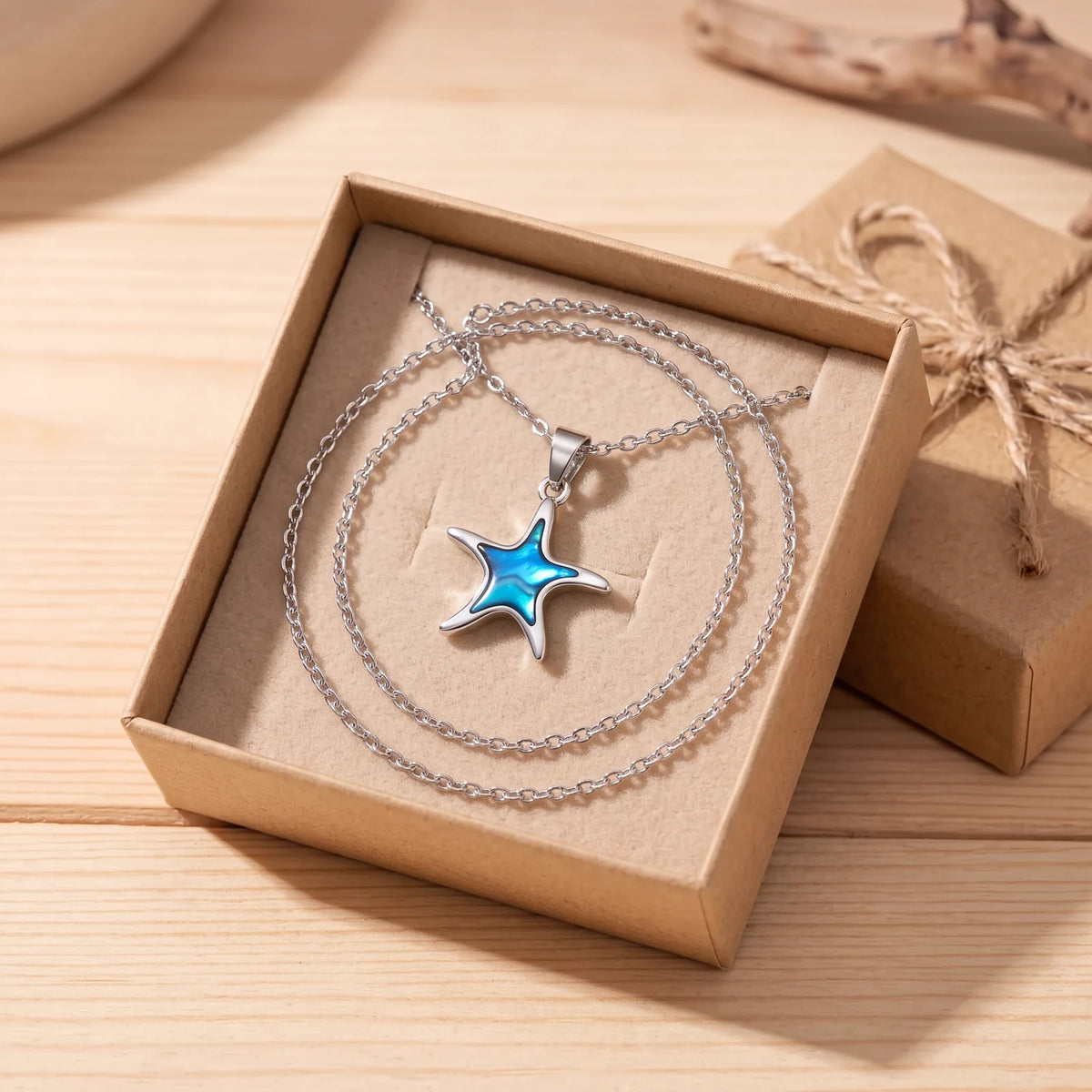 Collier étoile de mer femme en nacre dans une boîte cadeau kraft, idée cadeau