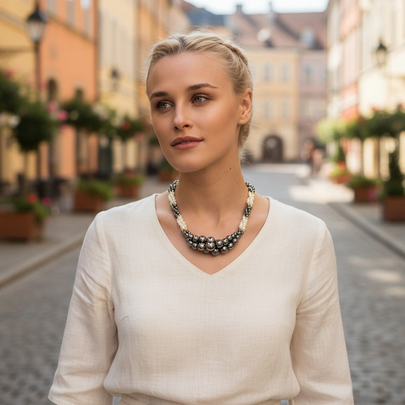 Collier hématite à perles dégradées effet plastron et perles biwa, 50 cm
