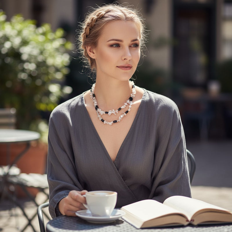 Collier hématite magnétique 90 cm porté en double tour, cristal de roche