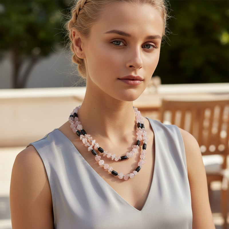 Collier hématite magnétique 90 cm porté en double tour, quartz rose