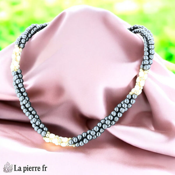 Détail des perles biwa nacrées et perles d'hématite torsadées