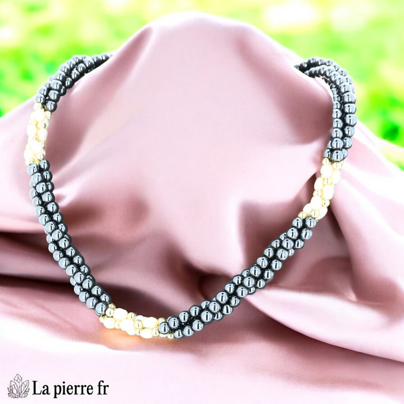 Détail des perles biwa nacrées et perles d'hématite torsadées