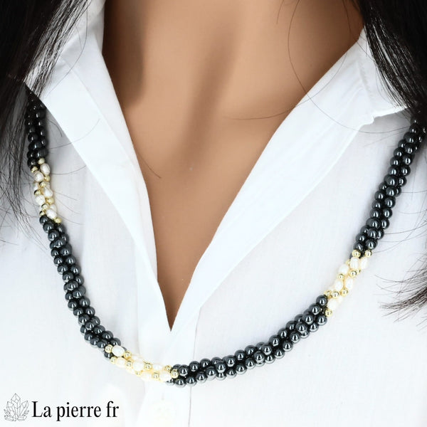 Long collier torsadé en hématite et perles biwa porté, La Pierre Fr