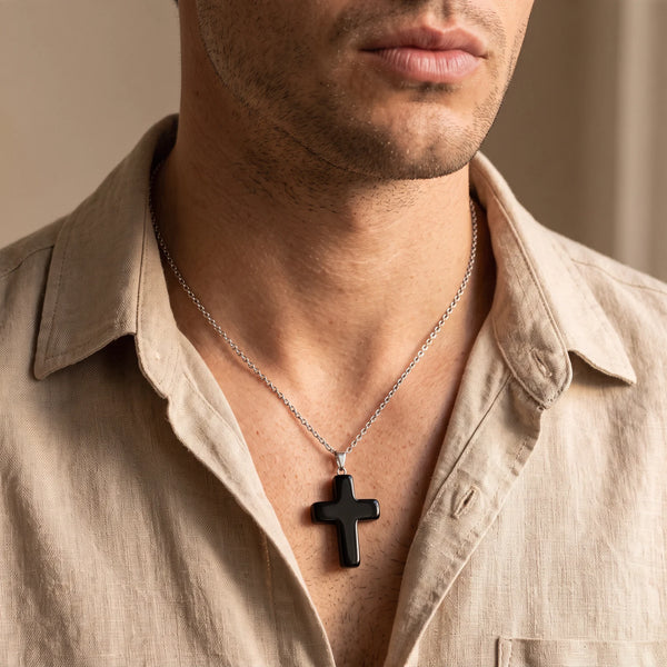 Collier homme pendentif croix en obsidienne noire sur chaîne argentée
