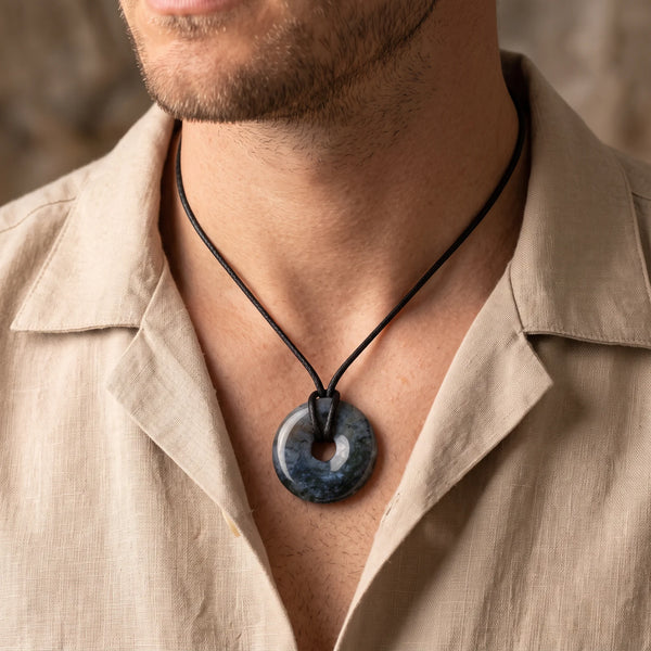 Collier homme pendentif donut en agate indienne sur cordon noir