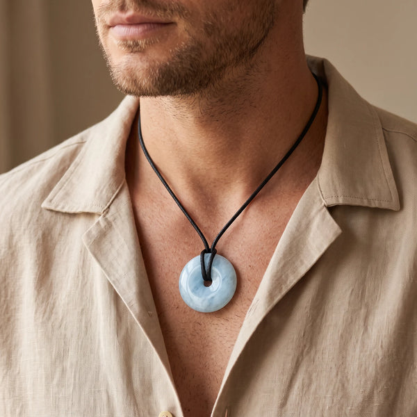 Collier homme pendentif donut en aigue-marine bleue sur cordon noir