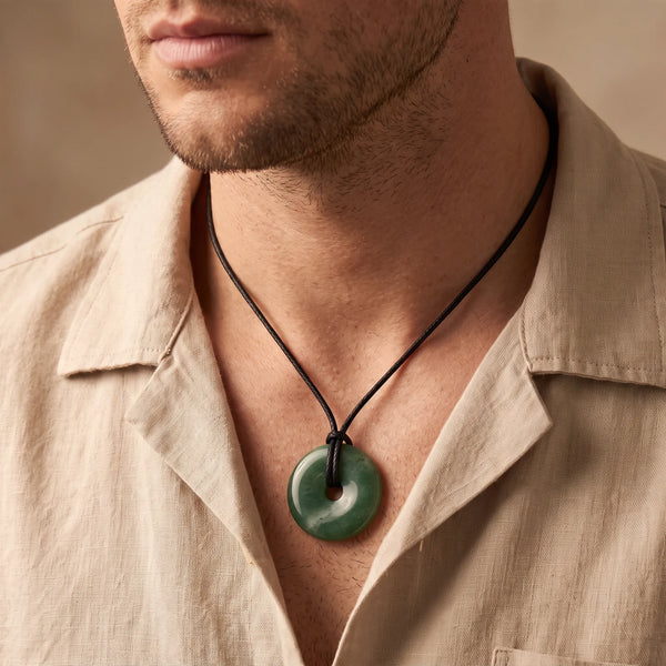 Collier homme pendentif donut en aventurine verte sur cordon noir