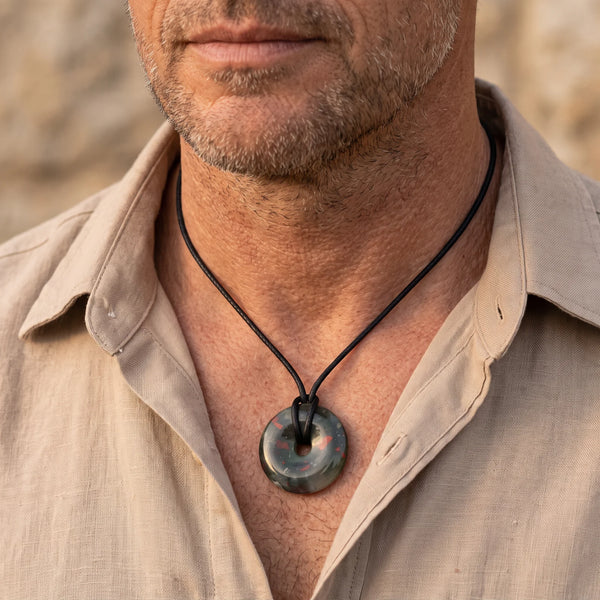 Collier homme pendentif donut en héliotrope sur cordon noir