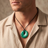 Pendentif Donut en Malachite Naturelle de 3 cm, Cordon Noir Ciré