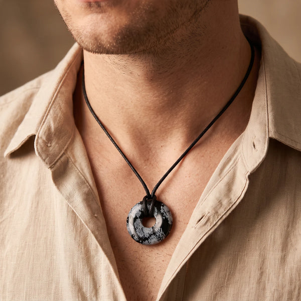 Collier homme pendentif donut en obsidienne neige sur cordon noir