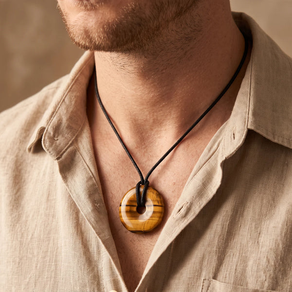 Collier homme pendentif donut en œil de tigre sur cordon noir 50 ou 60 cm
