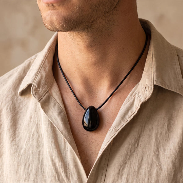 Collier homme pendentif goutte en obsidienne noire sur cordon ciré