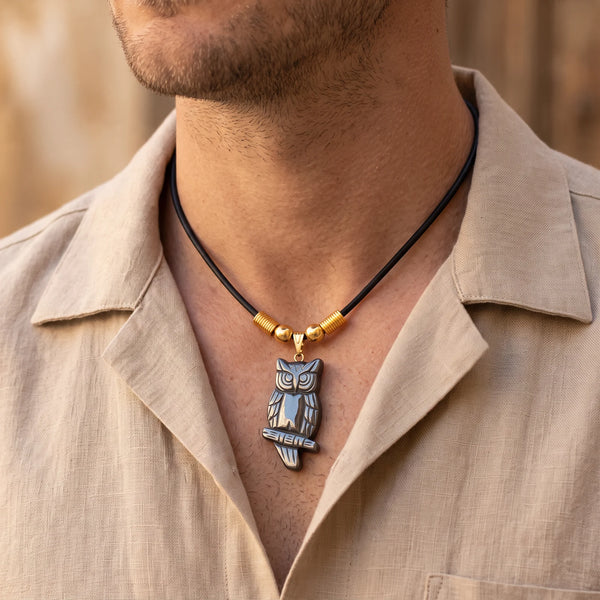 Collier homme pendentif hibou en hématite sur cordon noir et perles dorées