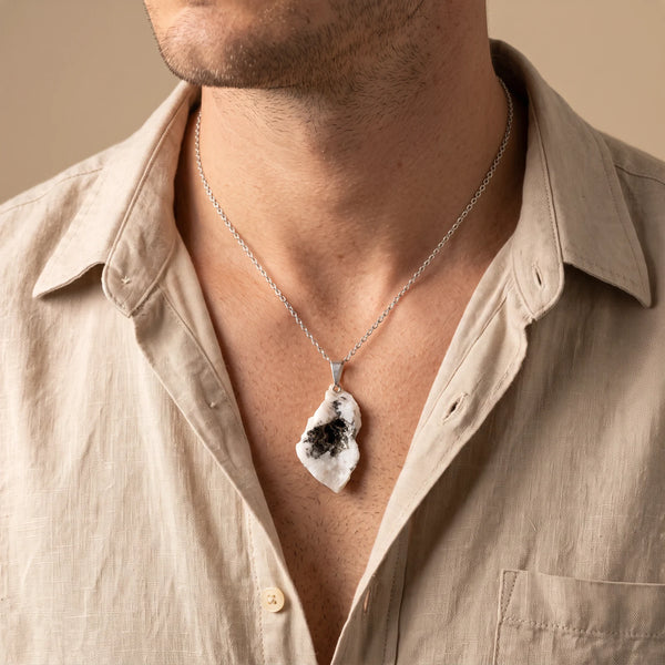 Collier homme pendentif pierre brute en péristérite sur chaîne argentée