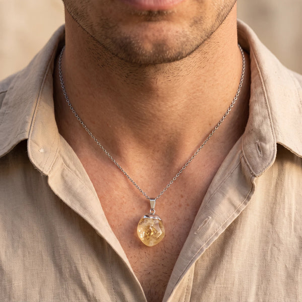 Collier homme pendentif citrine en pierre roulée jaune sur chaîne argentée