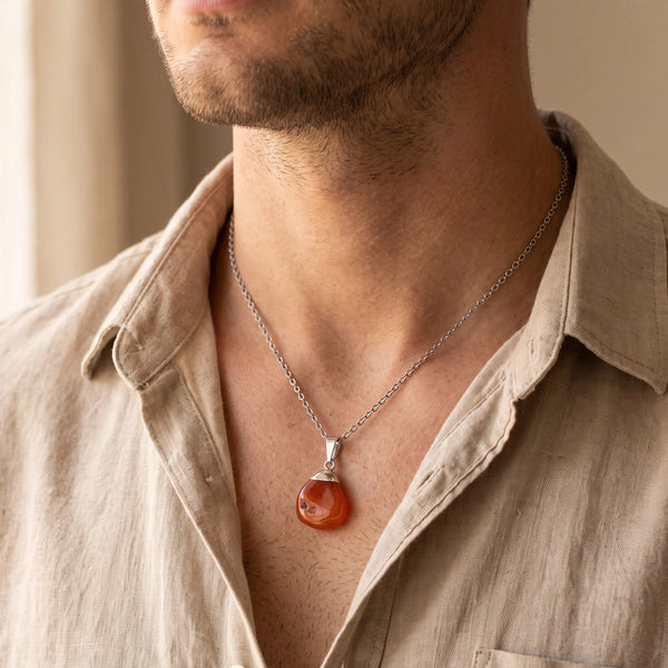 Collier homme pendentif cornaline en pierre roulée sur chaîne en acier argenté