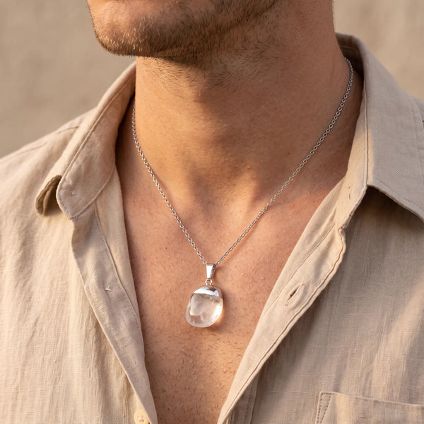 Collier homme pendentif pierre roulée en cristal de roche sur chaîne en acier