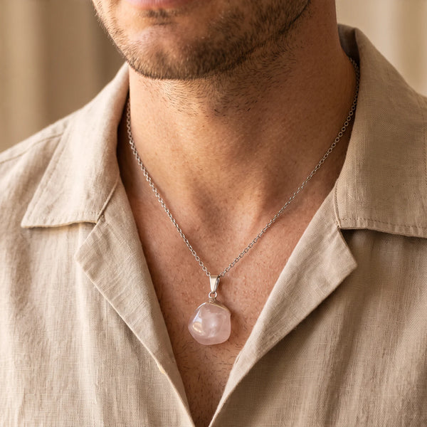 Collier homme pendentif quartz rose en pierre roulée, chaîne argentée