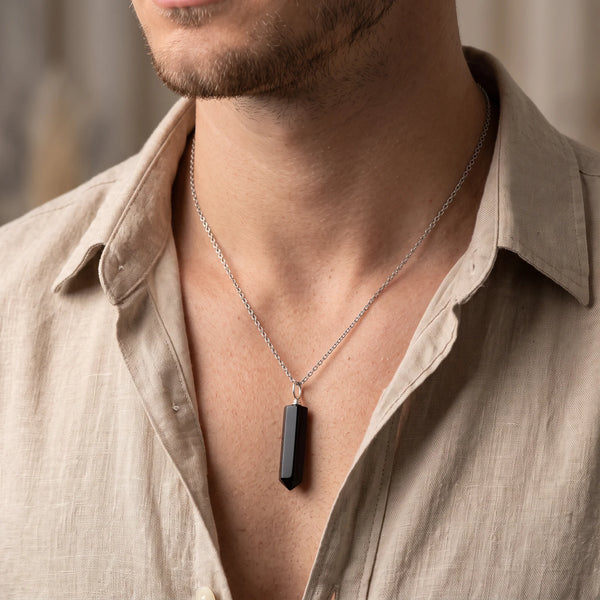 Collier homme pendentif pointe en onyx noir sur chaîne argentée