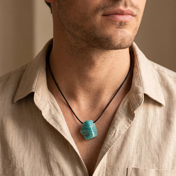 Collier homme pendentif amazonite roulée et percée sur cordon noir