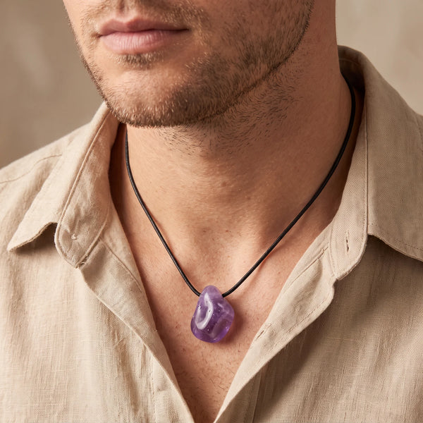 Collier homme pendentif améthyste roulée et percée sur cordon noir