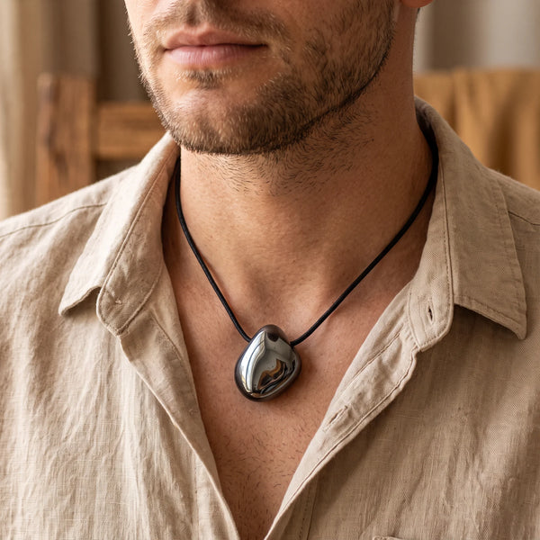Collier homme pendentif hématite roulée et percée sur cordon ciré noir