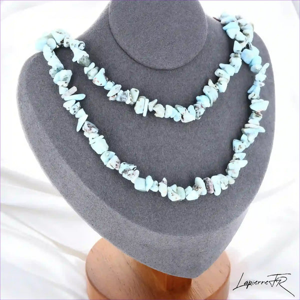 Collier Larimar Baroque Bleu Ciel (Trésor des Caraïbes) avec pépites naturelles bleu pâle.