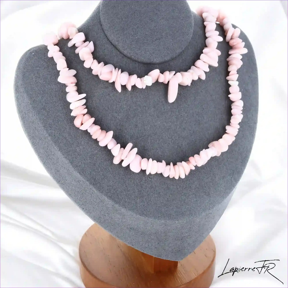 Collier Opale Rose Baroque Douceur Poudrée (Murmure d'Espoir) avec pépites naturelles rose pâle.
