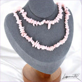 Collier Opale Rose Baroque Douceur Poudrée (Murmure d'Espoir) avec pépites naturelles rose pâle.